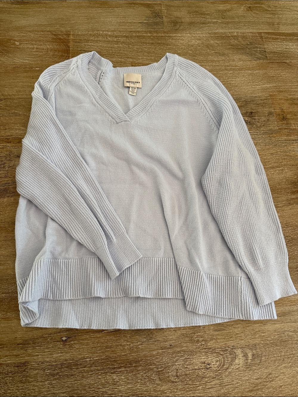 Caslon V-Neck Scoop Hem Sweater - Light Blue